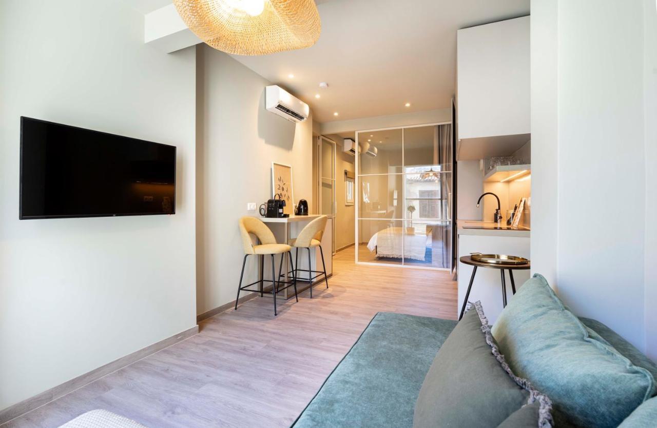 Yalarent Stunning Apartments At The Heart Of เอเธนส์ ภายนอก รูปภาพ