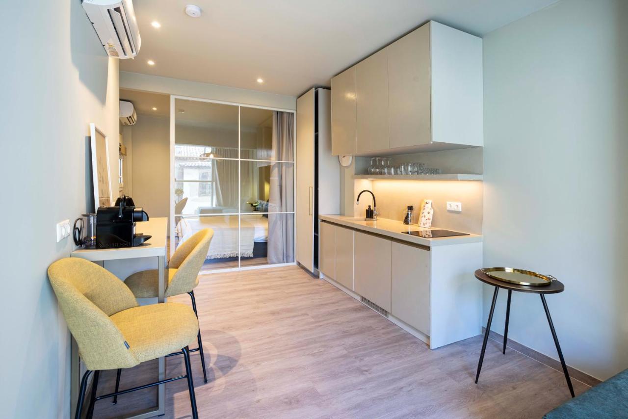 Yalarent Stunning Apartments At The Heart Of เอเธนส์ ภายนอก รูปภาพ