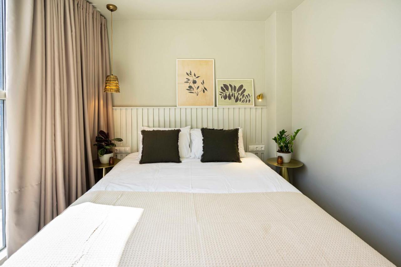 Yalarent Stunning Apartments At The Heart Of เอเธนส์ ภายนอก รูปภาพ